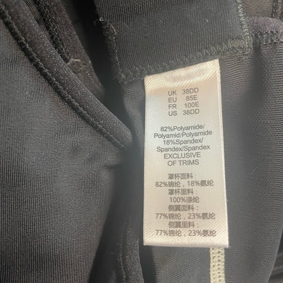 High compression sports bra, brand unknown. NWOT 38DD - Picture 3 of 3